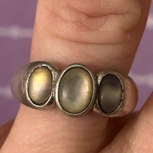 Vintage 1970’s sterling silver green cat’s eye  ring size 7.45